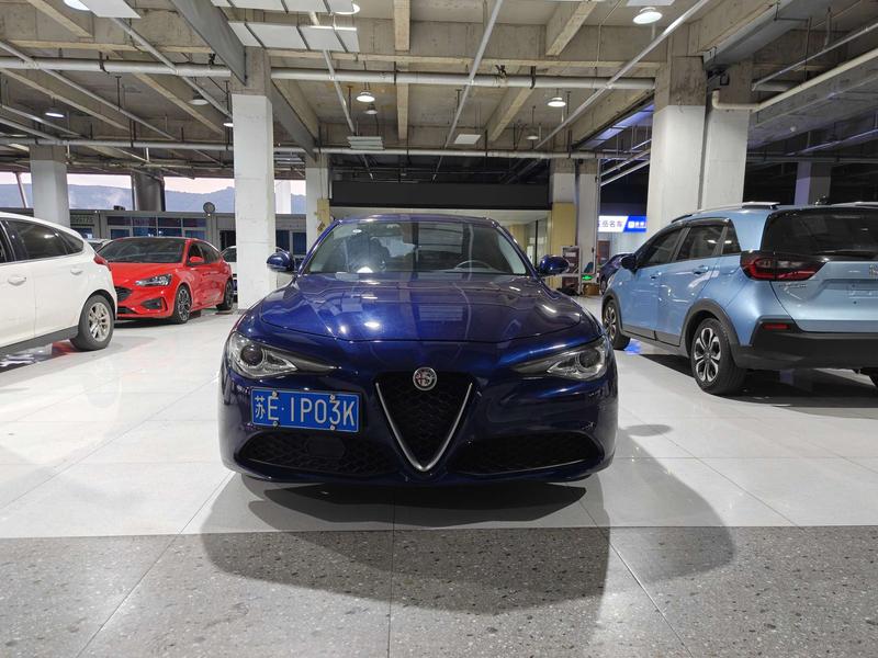 Alfa Romeo Giulia - фото 1