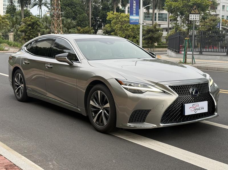 Lexus LS - фото 2