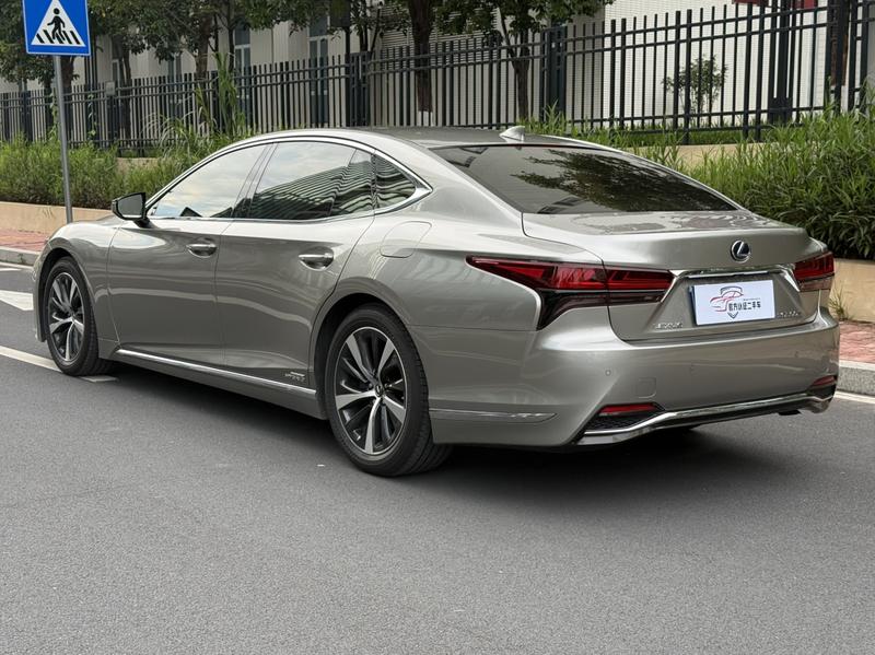 Lexus LS - фото 3