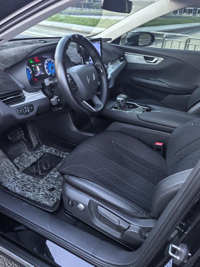 Hongqi E-QM5 - фото 4