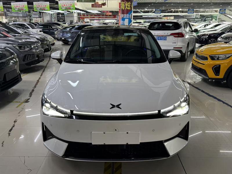 XPeng P5 - фото 1