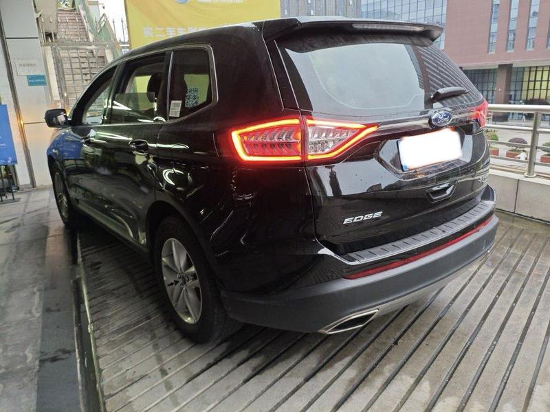 Ford Edge - фото 2