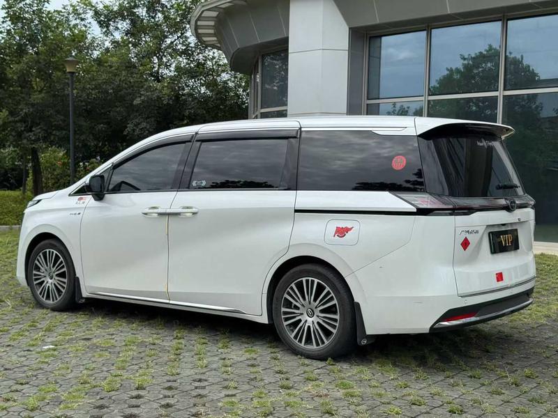 GAC Trumpchi E8 PHEV - фото 3