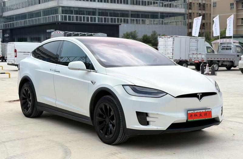 Tesla Model X - фото 2