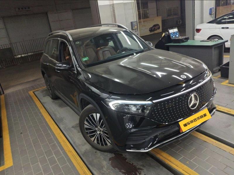 Mercedes-Benz EQB - фото 1