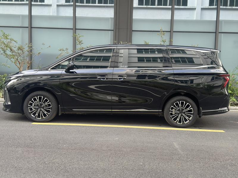 Dongfeng Forthing V9 - фото 3