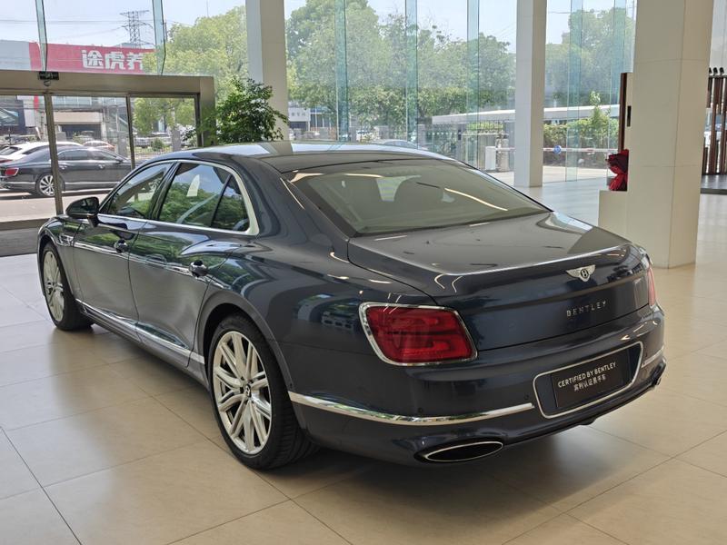 Bentley Flying Spur - фото 2