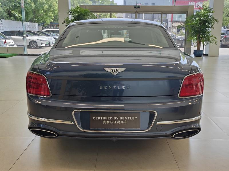Bentley Flying Spur - фото 3