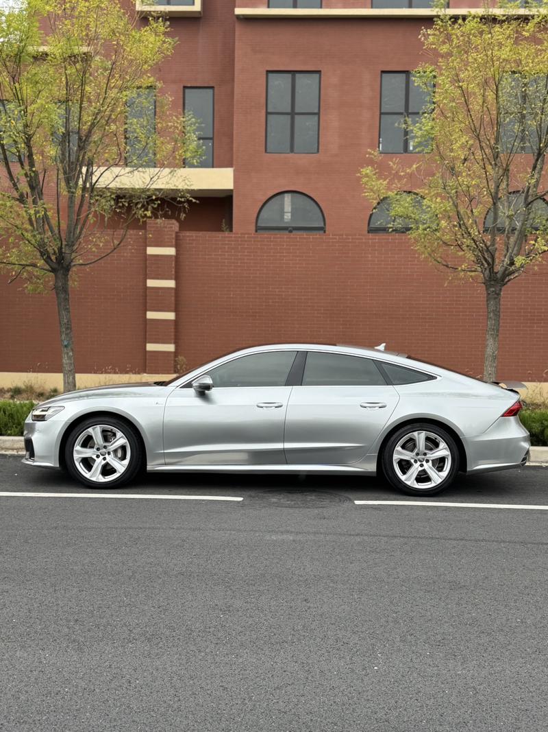 Audi A7 - фото 2