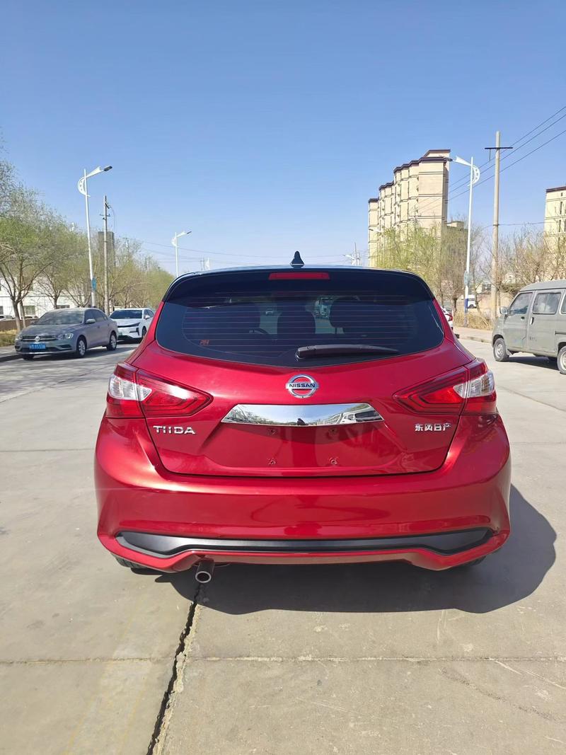 Nissan Tiida - фото 4