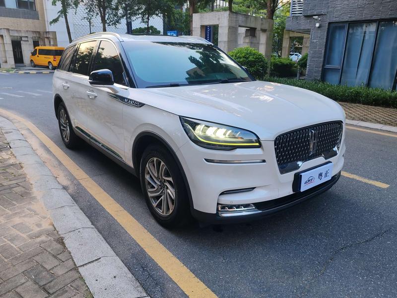 Lincoln Aviator - фото 2