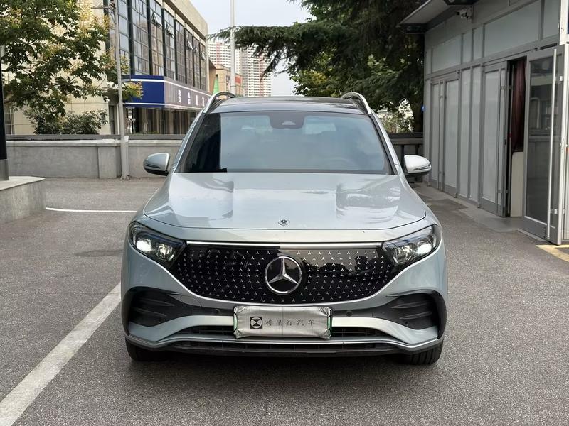 Mercedes-Benz EQB - фото 1