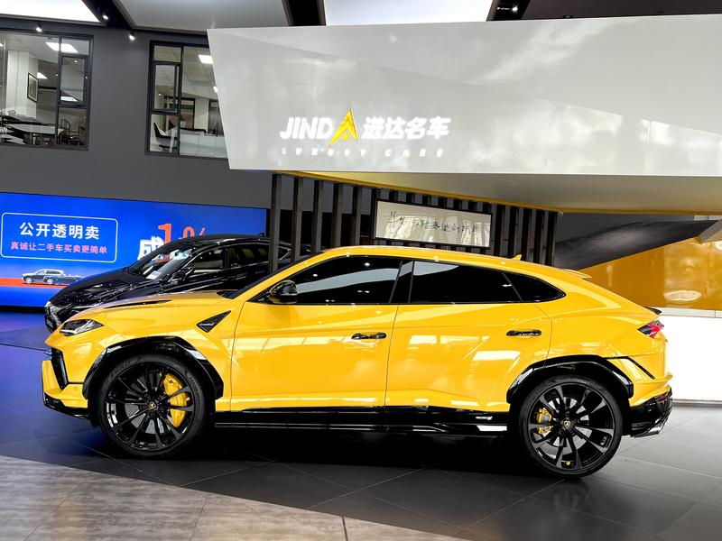 Lamborghini Urus - фото 1