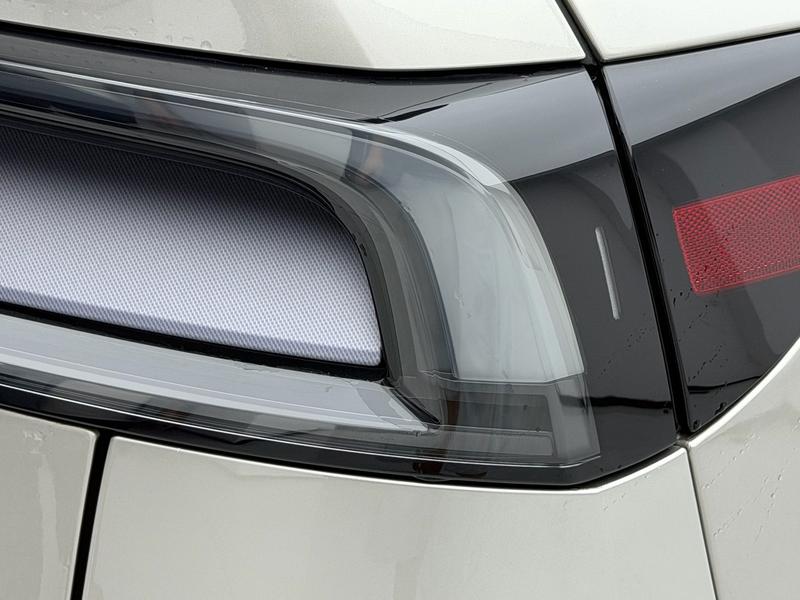 Tesla Model Y L - фото 3
