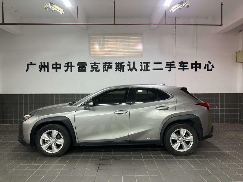 Lexus UX - фото 2