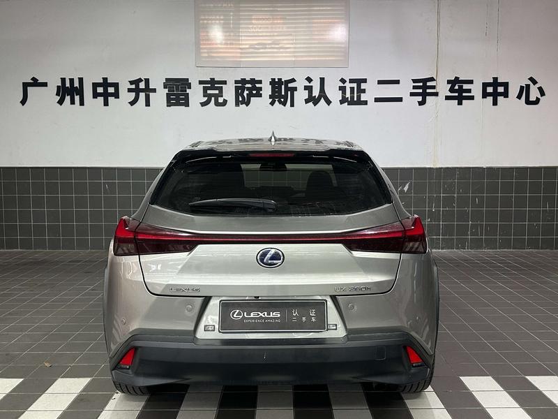 Lexus UX - фото 3