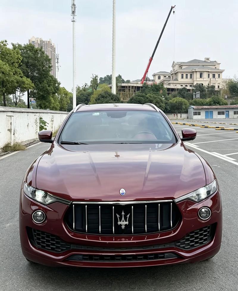 Maserati Levante - фото 1