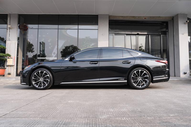 Lexus LS - фото 2
