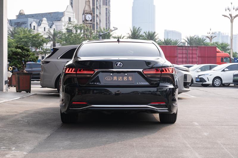Lexus LS - фото 3