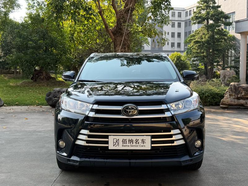 Toyota Highlander - фото 1