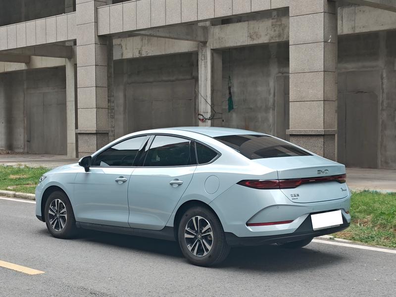 BYD Qin PLUS DM-i - фото 3
