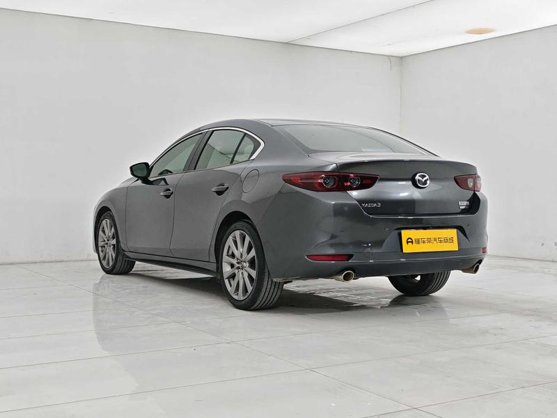 Mazda 3 - фото 4
