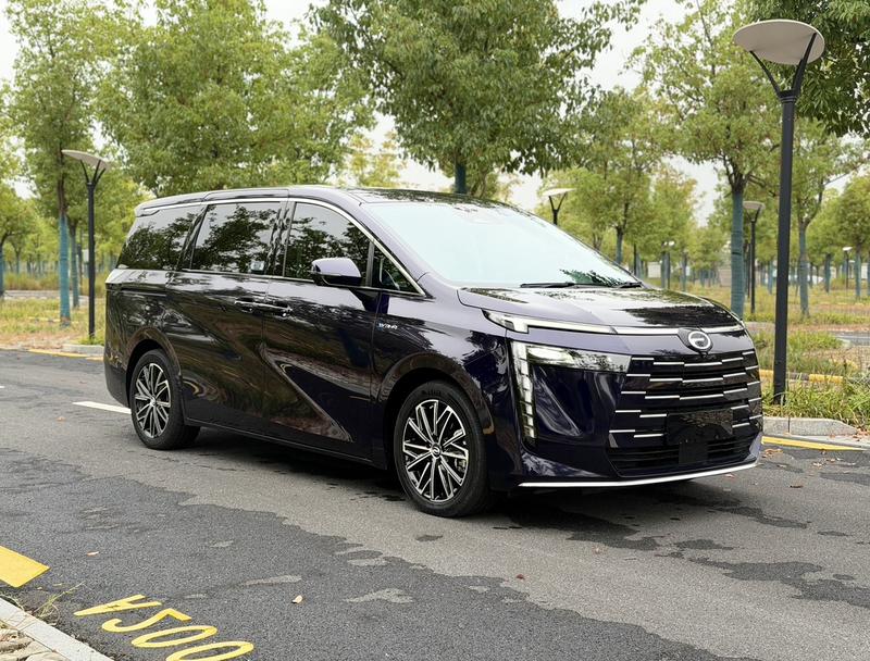 GAC Trumpchi E8 PHEV - фото 2