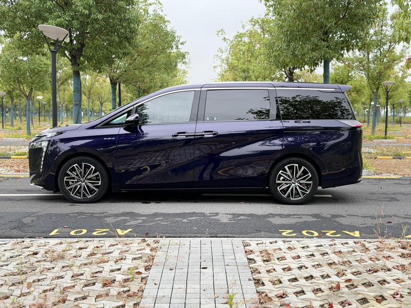 GAC Trumpchi E8 PHEV - фото 3