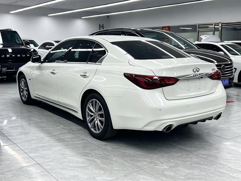 Infiniti Q50L - фото 3