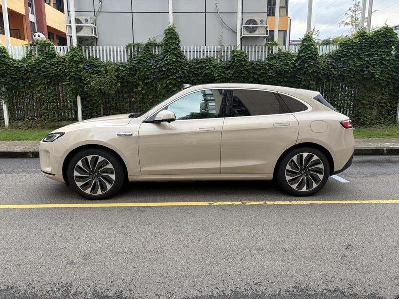 AITO M5 - фото 3