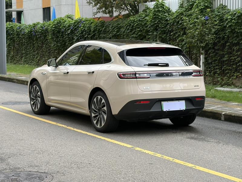 AITO M5 - фото 4