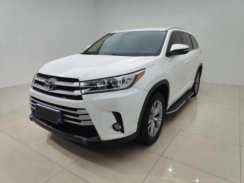 Toyota Highlander - фото 0