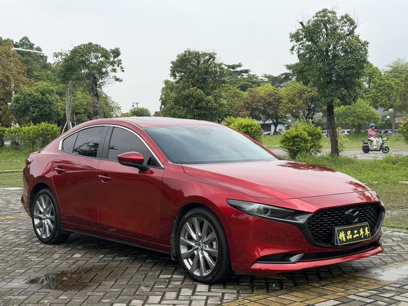 Mazda 3 - фото 2
