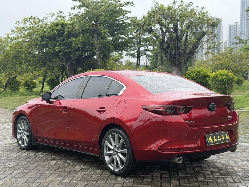 Mazda 3 - фото 4