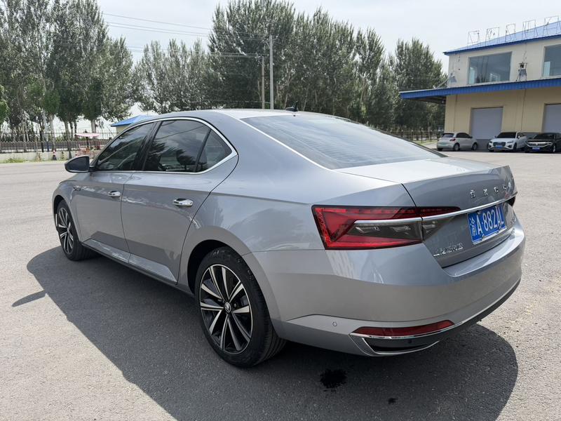 Skoda Superb - фото 3