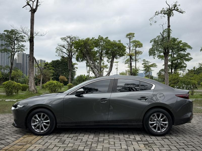 Mazda 3 - фото 3