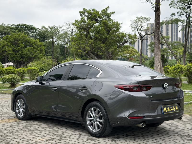 Mazda 3 - фото 4