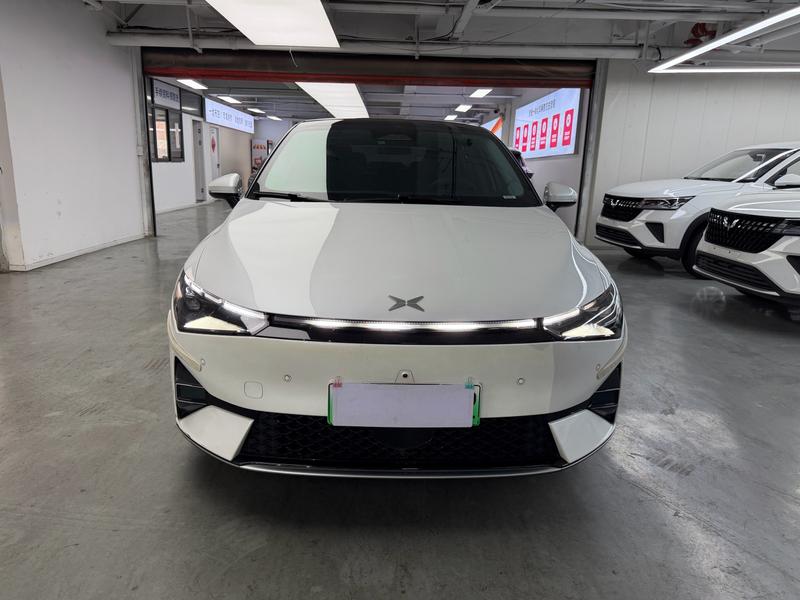 XPeng P5 - фото 1