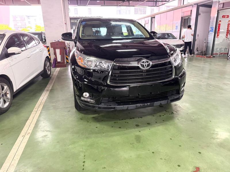 Toyota Highlander - фото 1