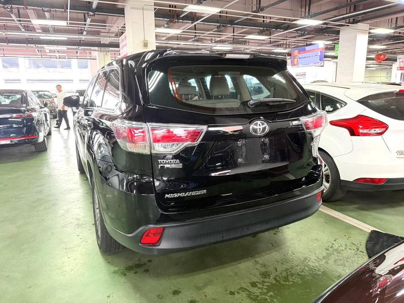 Toyota Highlander - фото 2