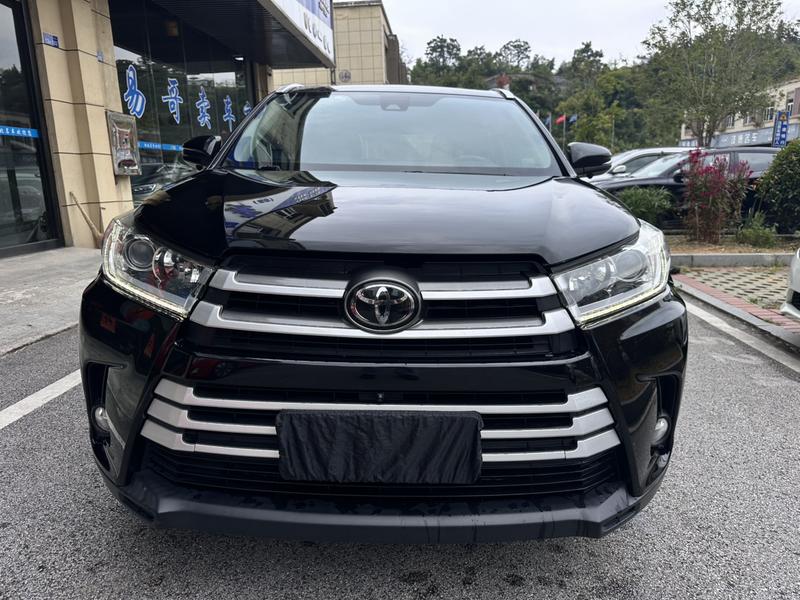 Toyota Highlander - фото 1