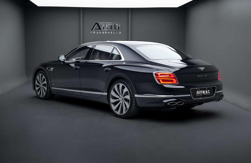 Bentley Flying Spur - фото 3