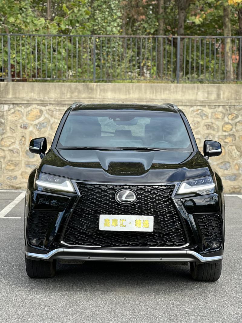 Lexus LX - фото 1