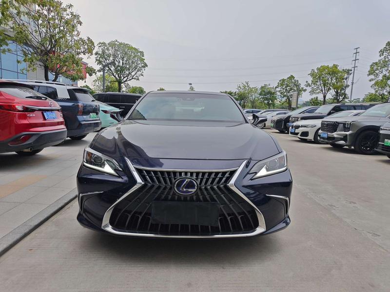 Lexus ES - фото 1