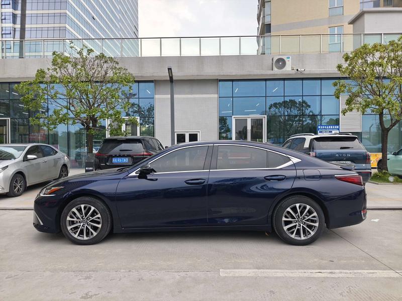 Lexus ES - фото 2