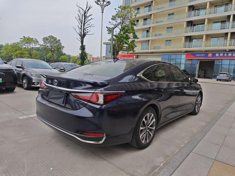 Lexus ES - фото 4