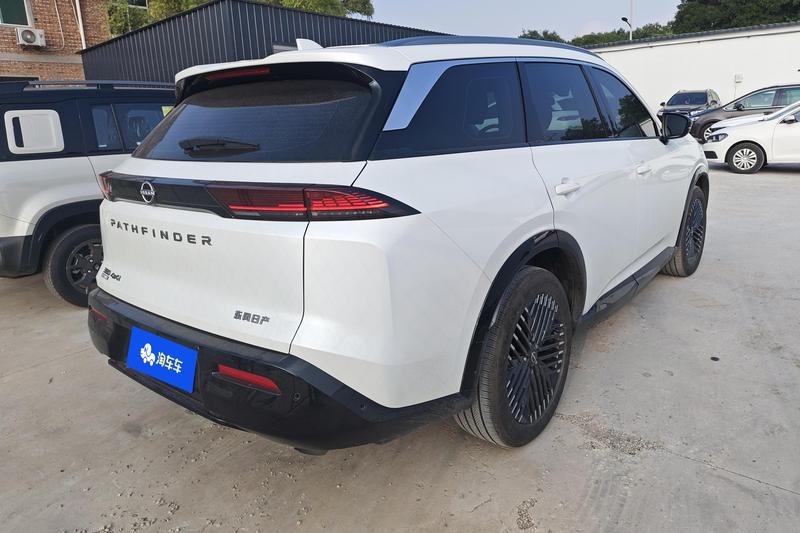 Nissan Pathfinder - фото 2