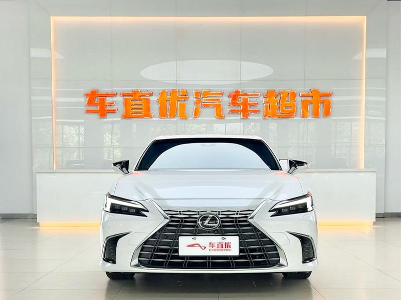 Lexus ES - фото 1