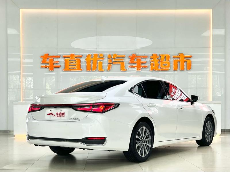 Lexus ES - фото 4