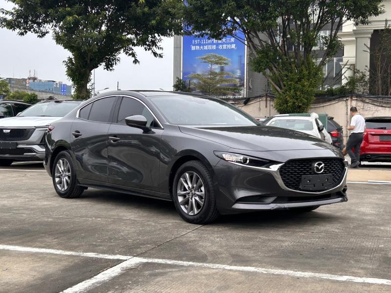 Mazda 3 - фото 2